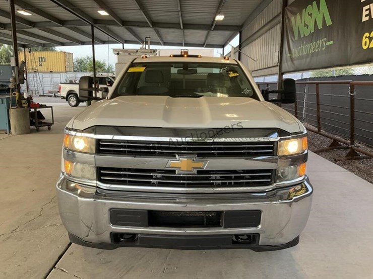 2015-chevrolet-silverado-3500hd-image-3