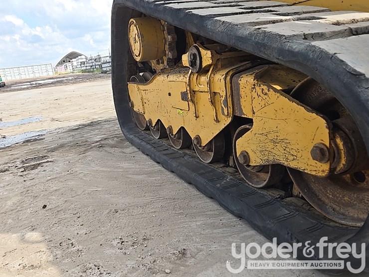 2022-caterpillar-259d3-image-26