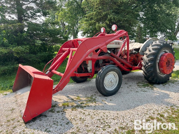 1961-ford-tractor-image-1