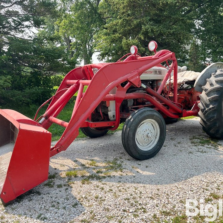 1961 FORD TRACTOR