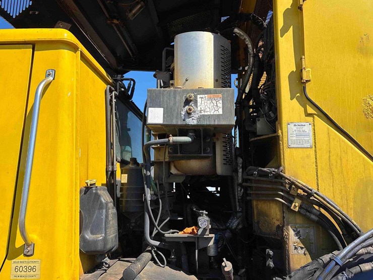 2015-mack-leu613-image-22