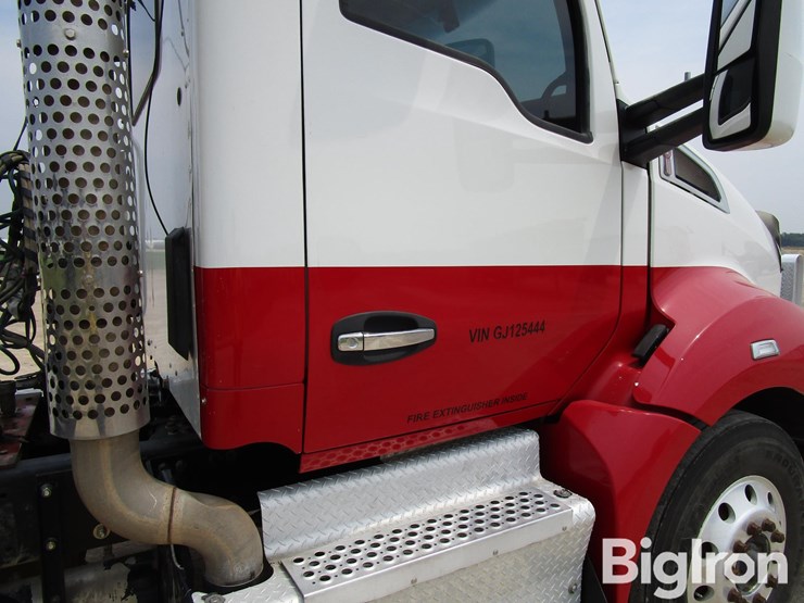 2016-kenworth-t680-image-18