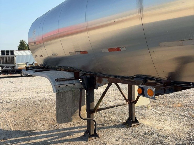 1969-fruehauf-tanker-image-22