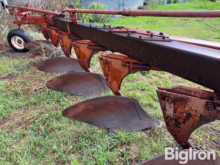 white-6-bottom-plow-image-18
