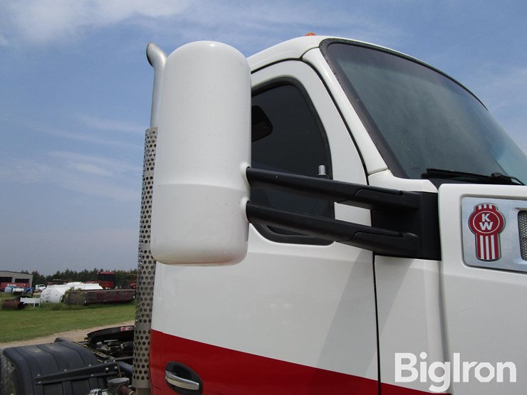 2016-kenworth-t680-image-14