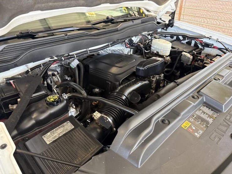 2015-chevrolet-silverado-3500hd-image-18