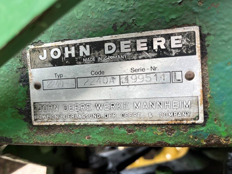 1976-john-deere-2240-image-16