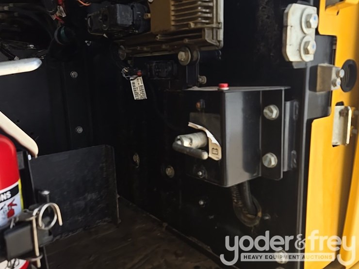 2017-deere-210g-lc-image-56