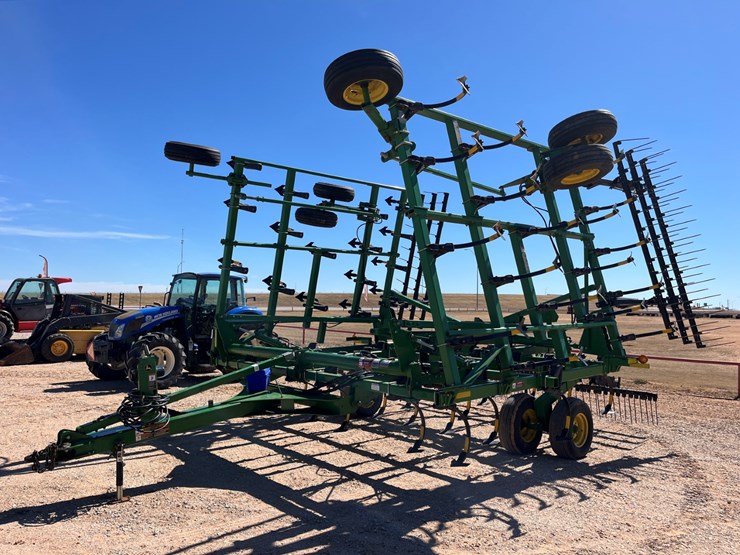 2009-john-deere-2210-image-1