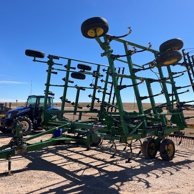 2009 JOHN DEERE 2210
