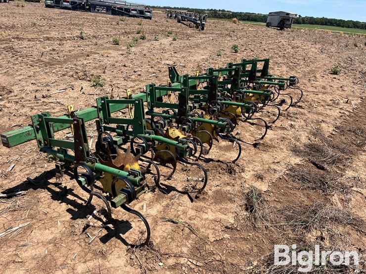 john-deere-cultivator-image-7