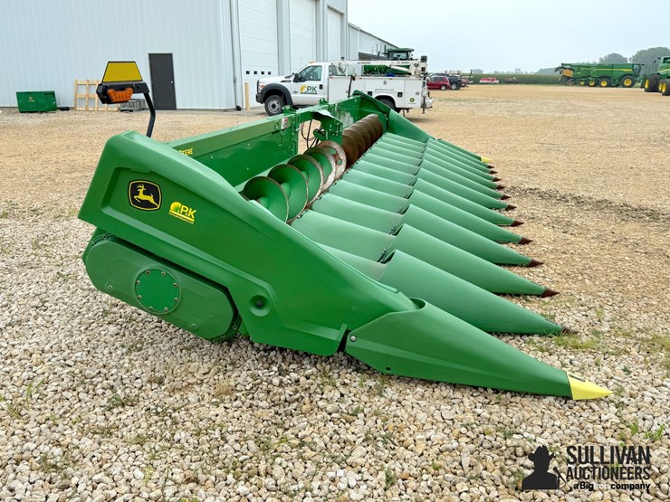 2022-john-deere-c12r-image-3