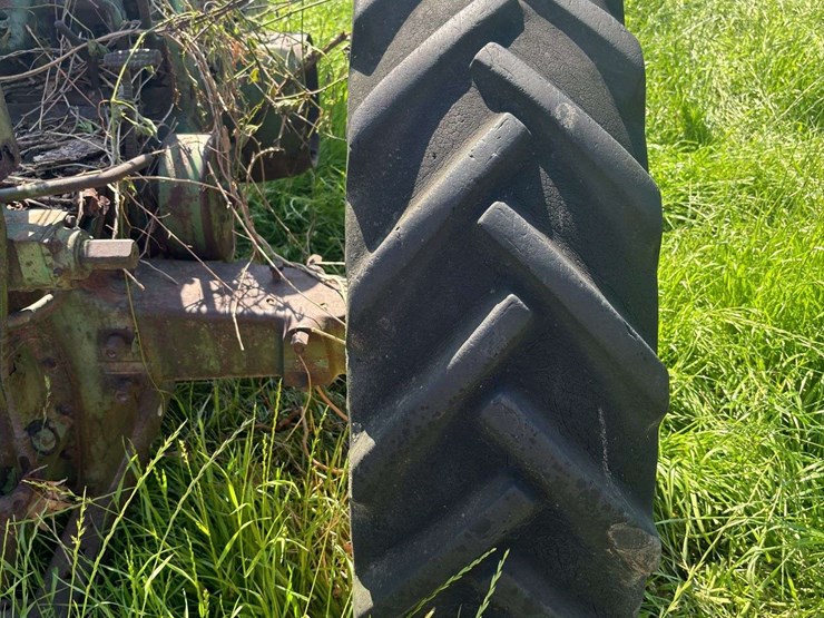 john-deere-70-image-30