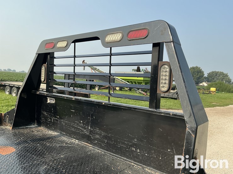 2018-chevrolet-3500-image-12