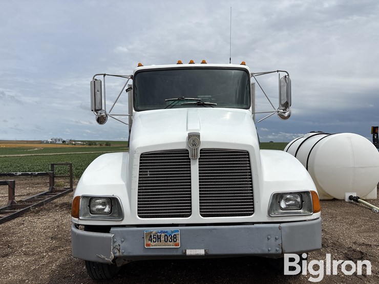 2000-kenworth-t300-image-2