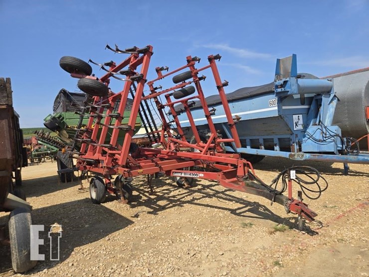case-ih-4300-image-3
