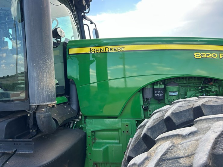 2010-john-deere-8320r-image-25