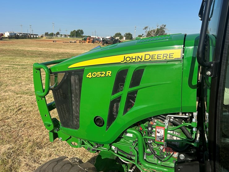 2024-john-deere-4052r-image-29