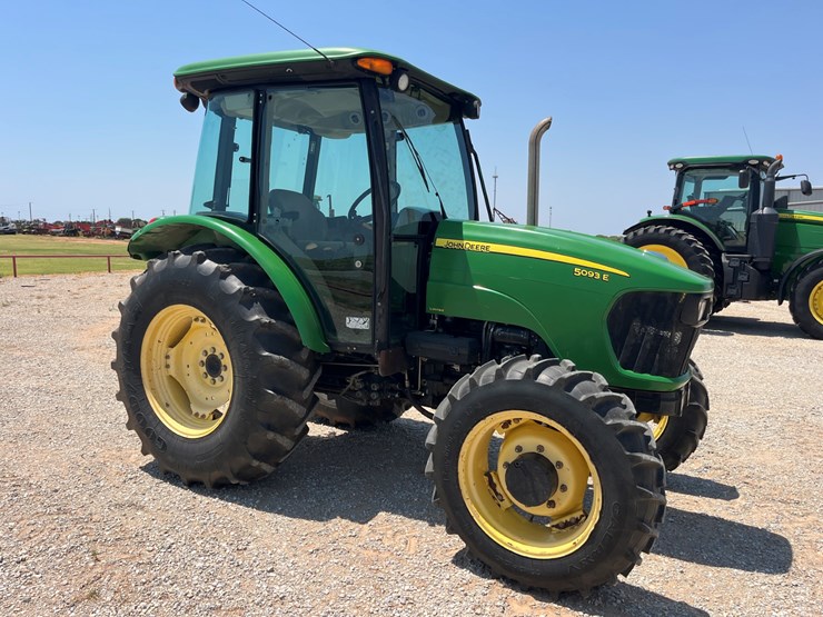 2010-john-deere-5093e-image-3