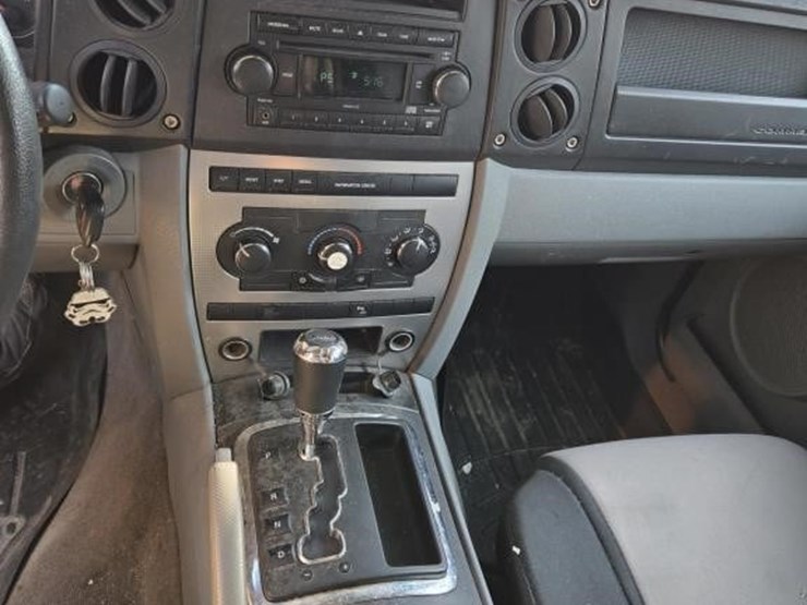 2007-jeep-commander-image-17