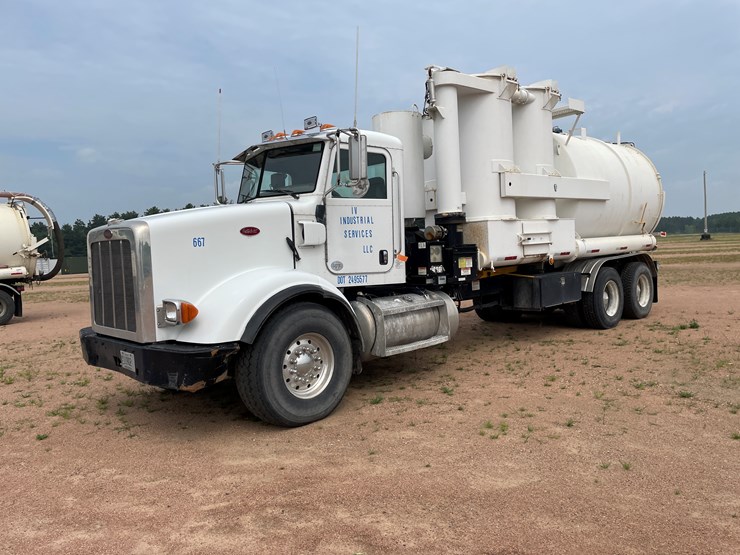 2011-peterbilt-365-image-1