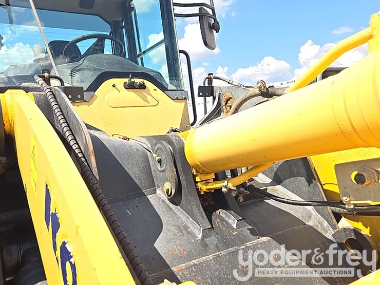 2017-komatsu-wa320-8-image-20