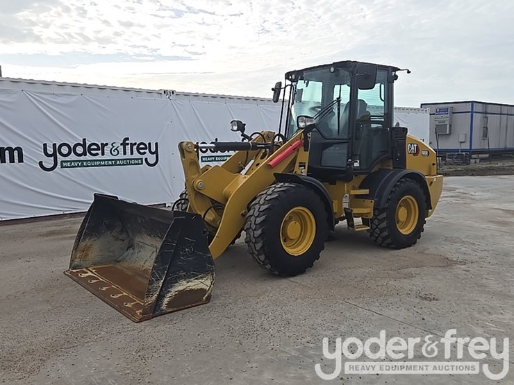 2023-caterpillar-908-image-1