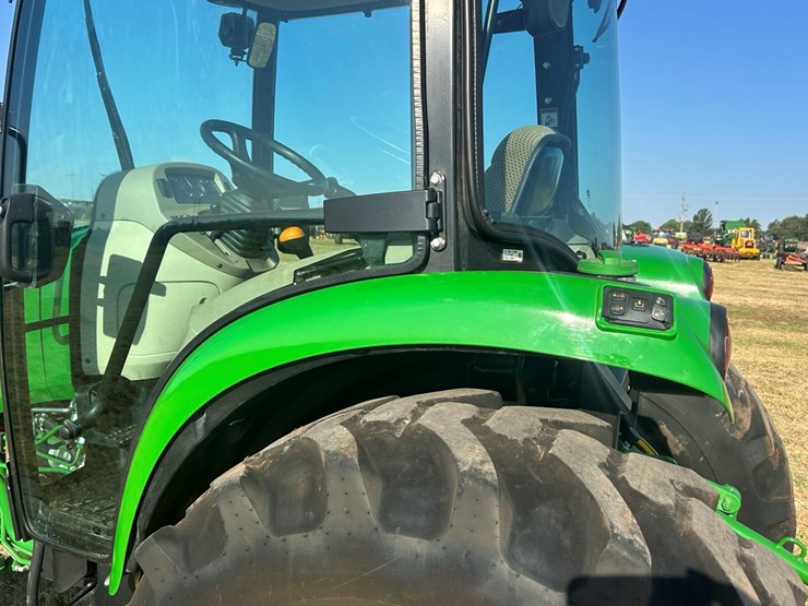 2024-john-deere-4052r-image-27