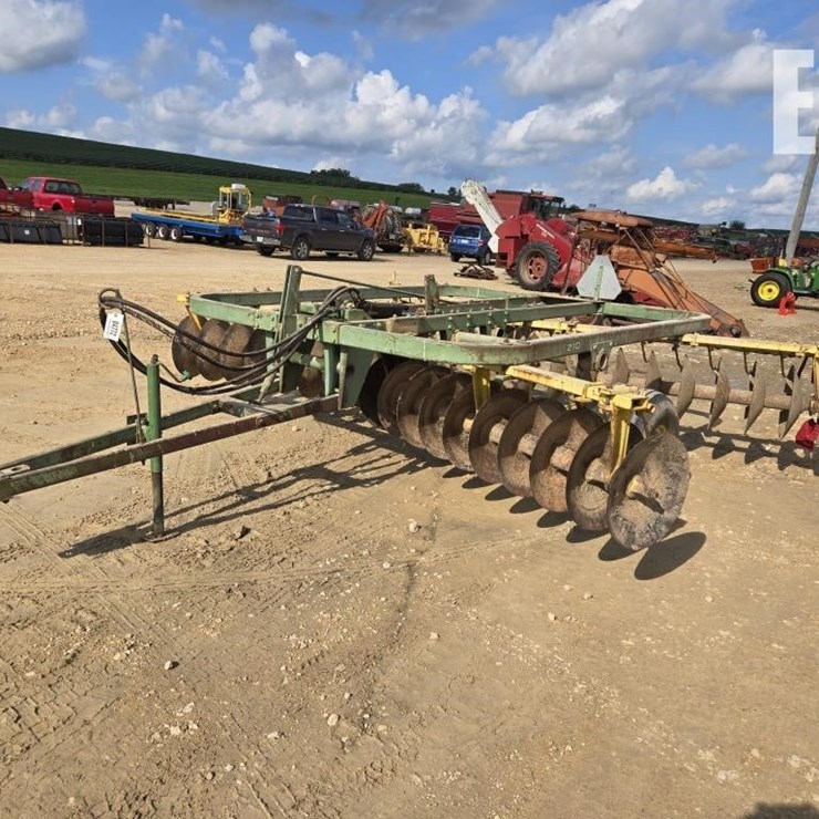 JOHN DEERE 210