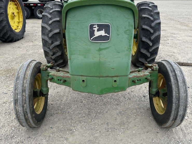 john-deere-830-image-2