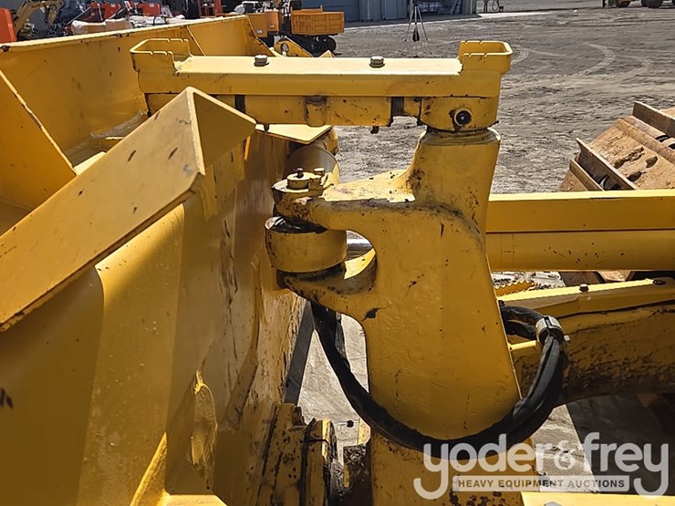 2021-komatsu-d61px-24-image-23