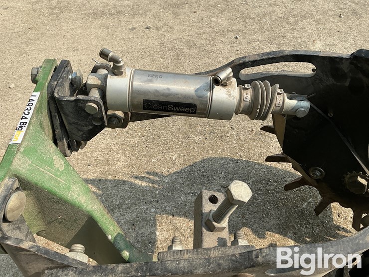 john-deere-12-image-13