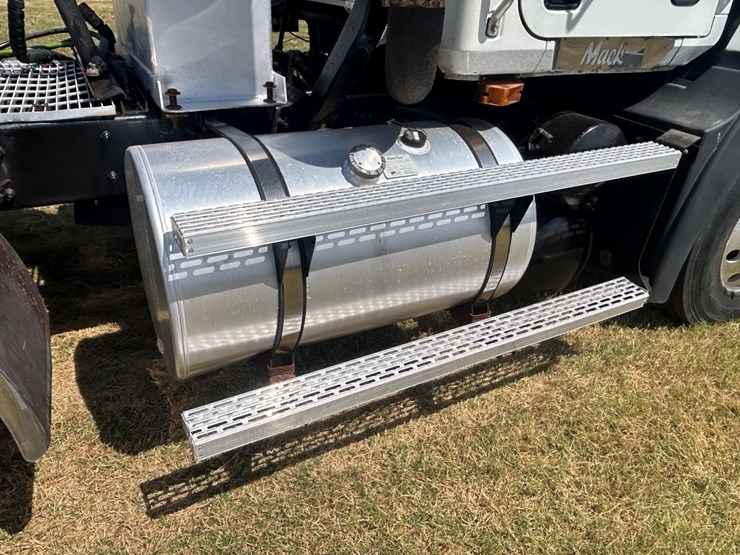 2001-mack-ch613-image-30