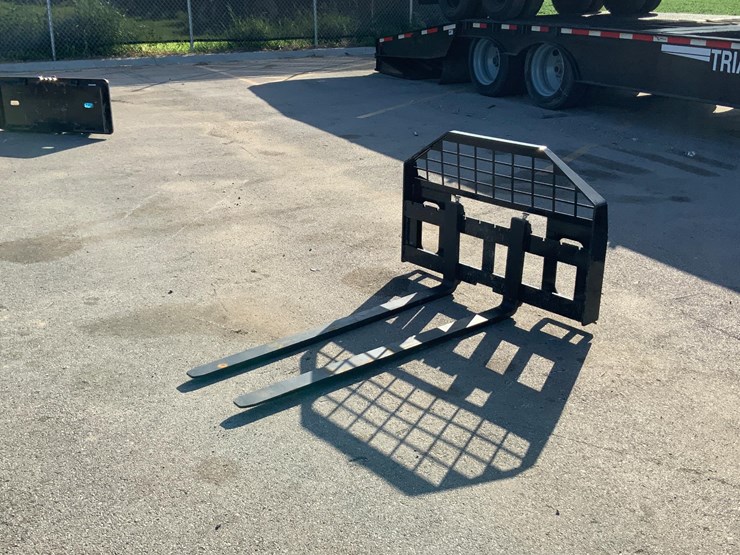 skid-steer-pallet-fork-attachment-image-9