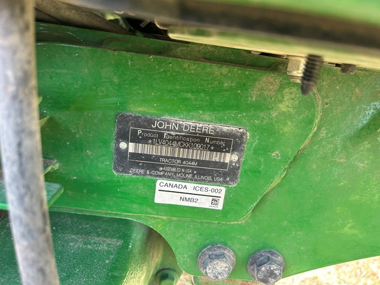 2020-john-deere-4044m-image-29
