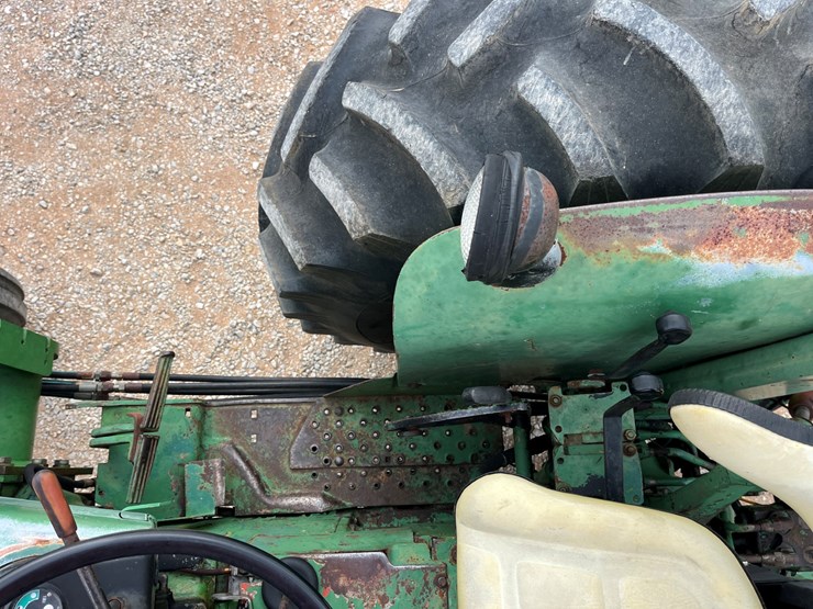 1976-john-deere-2240-image-12