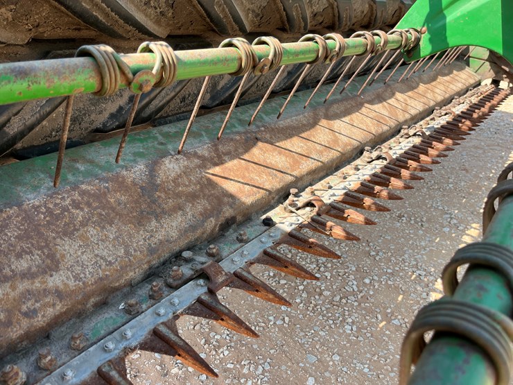 1997-john-deere-820-image-3