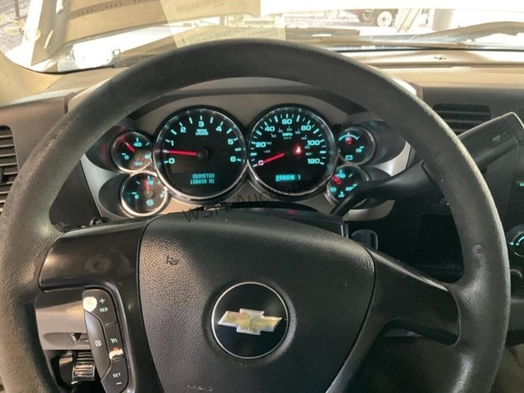 2013-chevrolet-silverado-3500hd-image-18