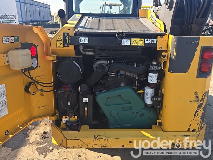 2012-volvo-mc135c-image-35
