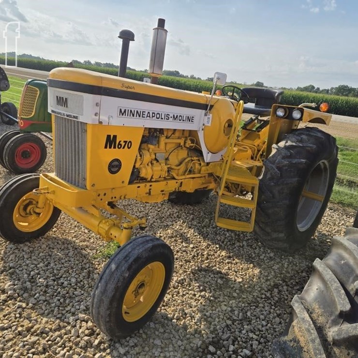 MINNEAPOLIS MOLINE M670