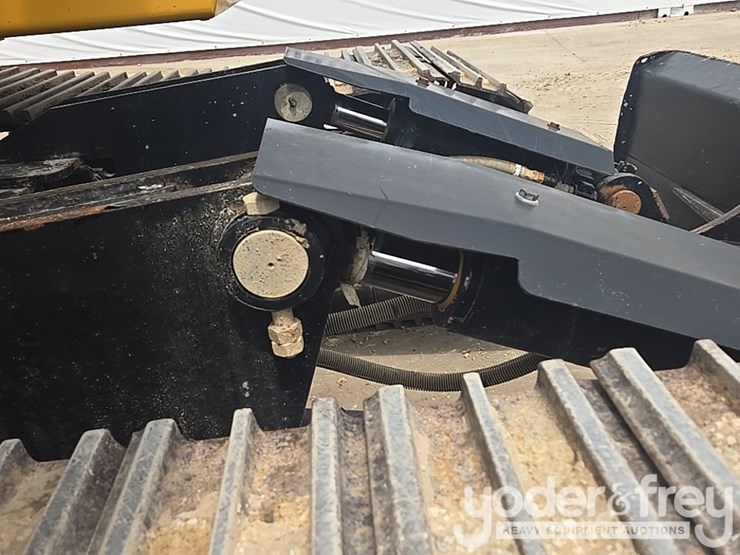 2022-deere-130g-image-53
