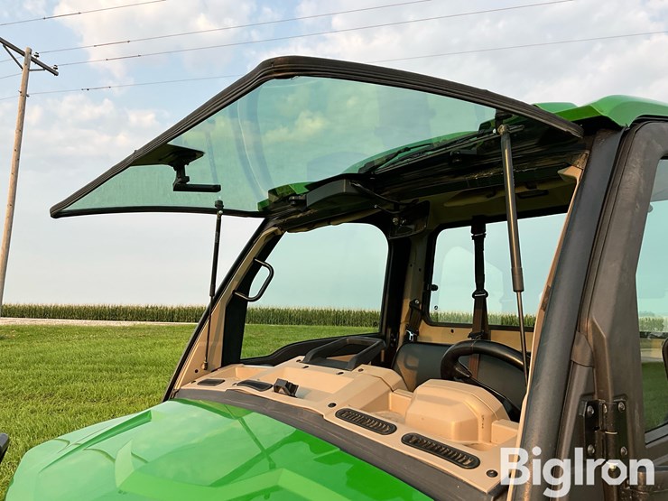 2021-john-deere-gator-image-16