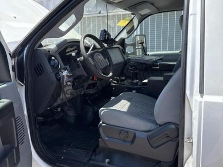 2015-ford-f550-image-33