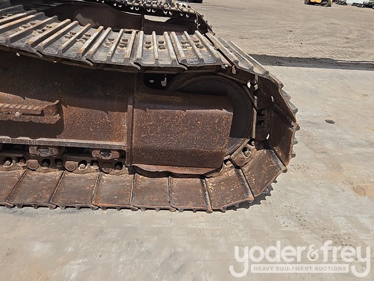 2015-caterpillar-329fl-image-19