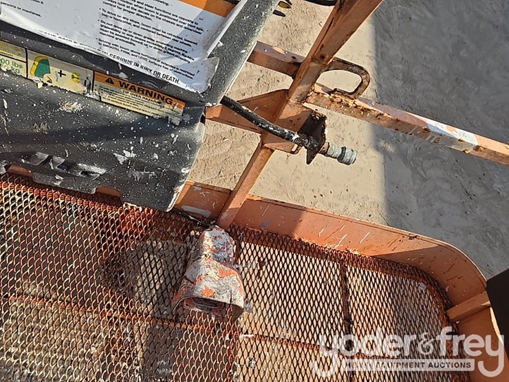 2017-jlg-800s-image-69