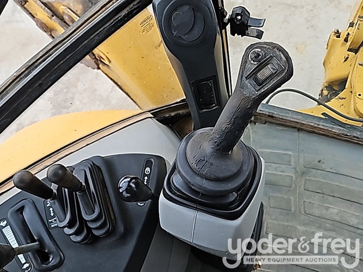 2011-caterpillar-420e-image-56