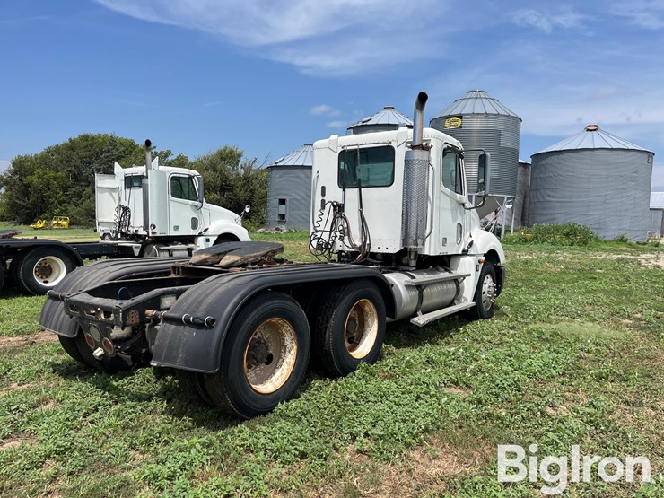 2004-freightliner-t/a-truck-tractor-image-5