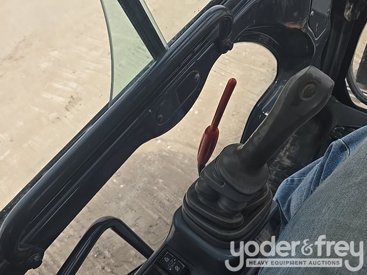 2022-deere-130g-image-82