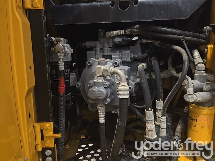2022-deere-130g-image-63
