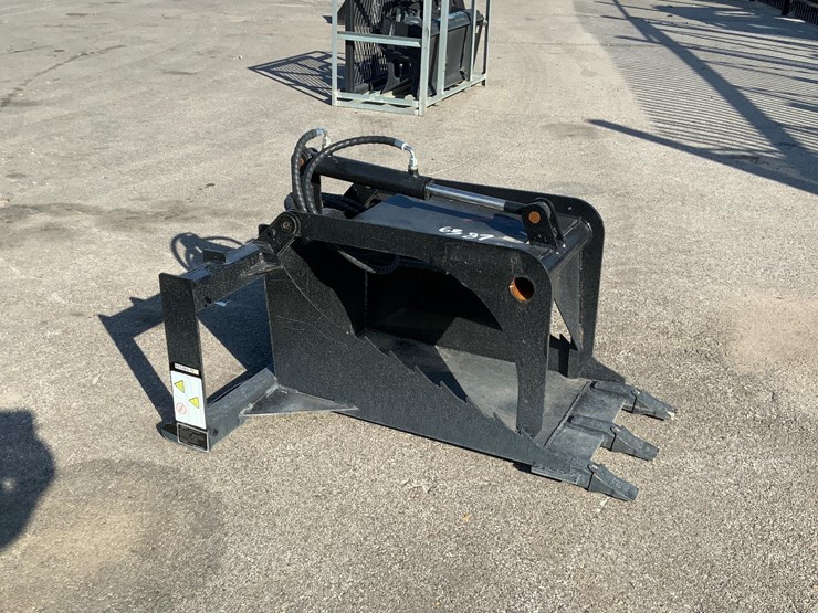 2025-giyi-gy-sgb20-skid-steer-stump-grab-bucket-image-3